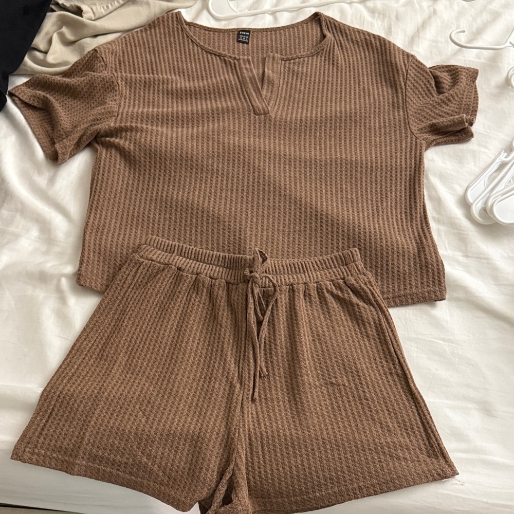 SHEIN Brown Short Sleeve Top